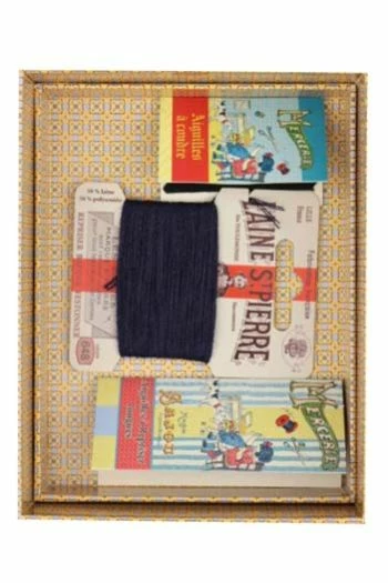 Boîte à Couture Complète Fillette Cousant 5 Boîte à Couture Complète Fillette Cousant – Image 5