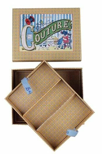 Boîte à Couture Vide Fillette Cousant 1 Boîte à Couture Vide Fillette Cousant