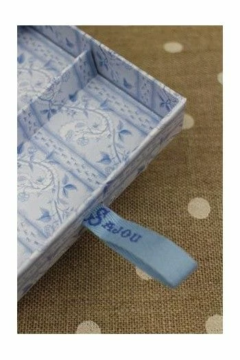 Boîte à Couture Vide Jeune Fille Et Son Chat 5 Boîte à Couture Vide Jeune Fille Et Son Chat – Image 5