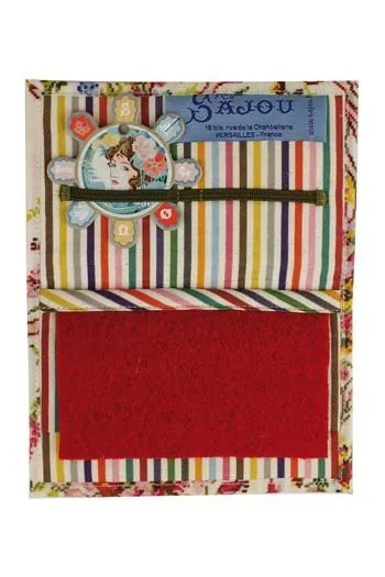 Carnet Porte Aiguilles Reine Au Château 1 Carnet Porte Aiguilles Reine Au Château