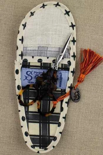 Etui Porte-ciseaux Toile Cirée Carreaux Noirs - M 3 Etui Porte-ciseaux Toile Cirée Carreaux Noirs - M – Image 3