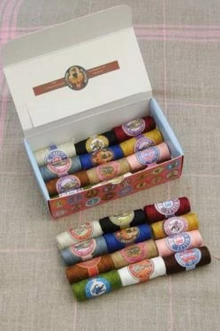 Fil Polyester 24 Cocons Assortiment Classique 10 Fil Polyester 24 Cocons Assortiment Classique -artisanat Soldes Magasin fil polyester 24 cocons assortiment classique 3