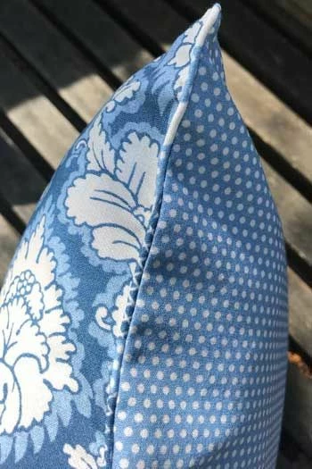 Housse Coussin 40 X 40cm Damas Bleu 2 3 Housse Coussin 40 X 40cm Damas Bleu 2 – Image 3