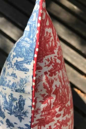 Housse Coussin 40 X 40cm Toile De Jouy Miniature Bleue 3 Housse Coussin 40 X 40cm Toile De Jouy Miniature Bleue – Image 3