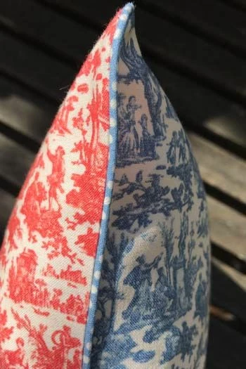 Housse Coussin 40 X 40cm Toile De Jouy Miniature Rouge 3 Housse Coussin 40 X 40cm Toile De Jouy Miniature Rouge – Image 3