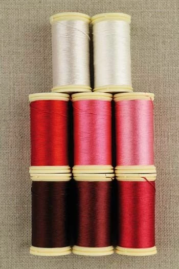 Huit Bobines Fil De Soie Rose Shocking Boîte Cadeau 2 Huit Bobines Fil De Soie Rose Shocking Boîte Cadeau – Image 2