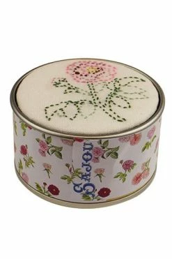 Kit Broderie Boîte Rose Manteau Pourpre