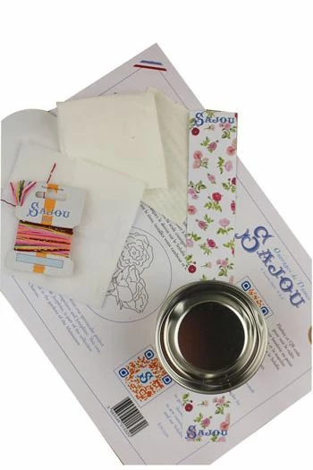 Kit Broderie Boîte Rose Souvenir Joséphine 3 Kit Broderie Boîte Rose Souvenir Joséphine – Image 3