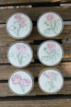 Kit Broderie Boîte Rose Souvenir Joséphine 7 Kit Broderie Boîte Rose Souvenir Joséphine -artisanat Soldes Magasin kit broderie boite rose souvenir josephine 3