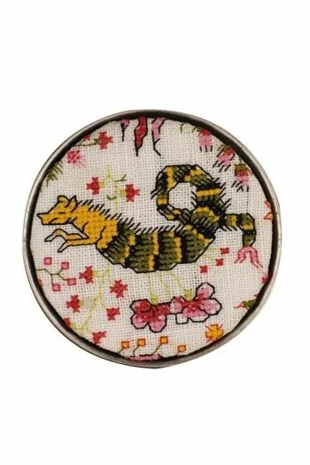 Kit Point De Croix Boîte Ronde Coquecigrues 2 Kit Point De Croix Boîte Ronde Coquecigrues – Image 2