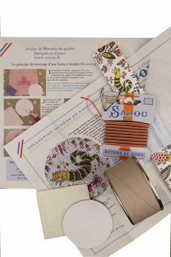 Kit Point De Croix Boîte Ronde Coquecigrues 3 Kit Point De Croix Boîte Ronde Coquecigrues – Image 3