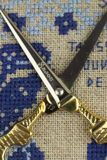 Paire De Ciseaux Broderie Aurifiée Tour Eiffel Bleue 2 Paire De Ciseaux Broderie Aurifiée Tour Eiffel Bleue – Image 2