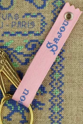 Paire De Ciseaux Broderie Cigogne Aurifiée Grand 3 Paire De Ciseaux Broderie Cigogne Aurifiée Grand – Image 3