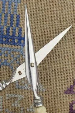 Paire De Ciseaux Broderie Façon Ivoire Veiné S 12 Paire De Ciseaux Broderie Façon Ivoire Veiné S -artisanat Soldes Magasin paire de ciseaux broderie facon ivoire veine s 2