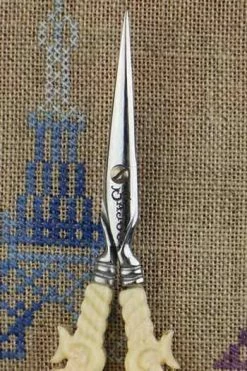 Paire De Ciseaux Broderie Façon Ivoire Veiné S 13 Paire De Ciseaux Broderie Façon Ivoire Veiné S -artisanat Soldes Magasin paire de ciseaux broderie facon ivoire veine s 3
