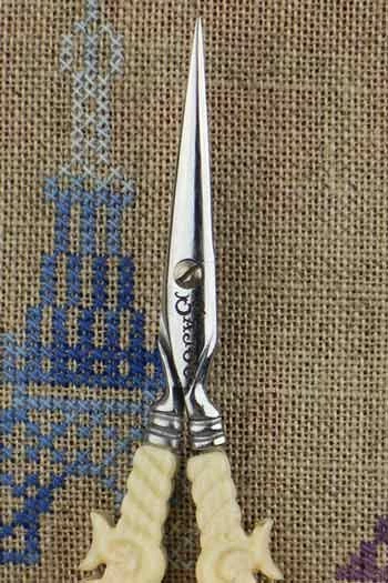 Paire De Ciseaux Broderie Façon Ivoire Veiné S 4 Paire De Ciseaux Broderie Façon Ivoire Veiné S – Image 4