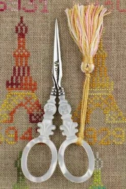 Paire De Ciseaux Broderie Façon Nacre Croix