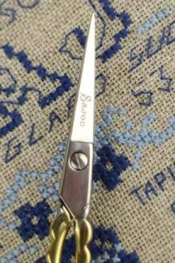 Paire De Ciseaux Broderie Festons Aurifiée -artisanat Soldes Magasin paire de ciseaux broderie festons aurifiee 2