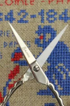 Paire De Ciseaux Broderie Festons Nickelée -artisanat Soldes Magasin paire de ciseaux broderie festons nickelee 2