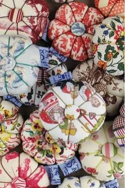 Pique-épingles Marie Antoinette Au Château -artisanat Soldes Magasin pique epingles marie antoinette au chateau 1