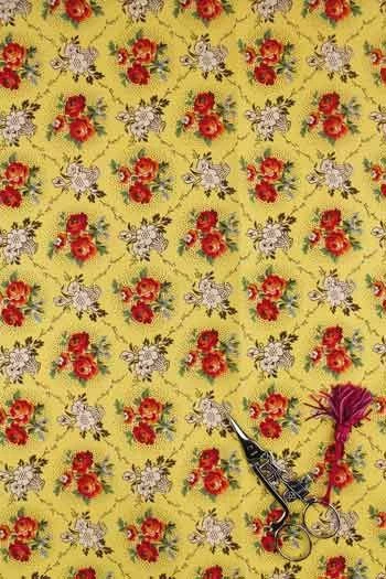 Tissu Indienne Au Mètre Fond Jaune N°74 2 Tissu Indienne Au Mètre Fond Jaune N°74 – Image 2